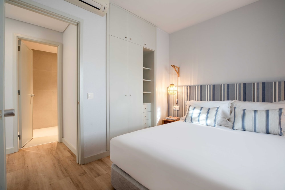 Premium Suite, 1 Bedroom, Pool View - Photo 5