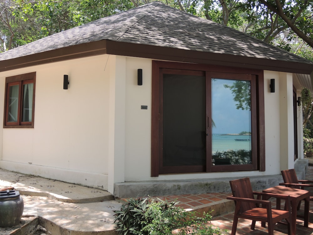 Grand Beach Front Villa photo 3