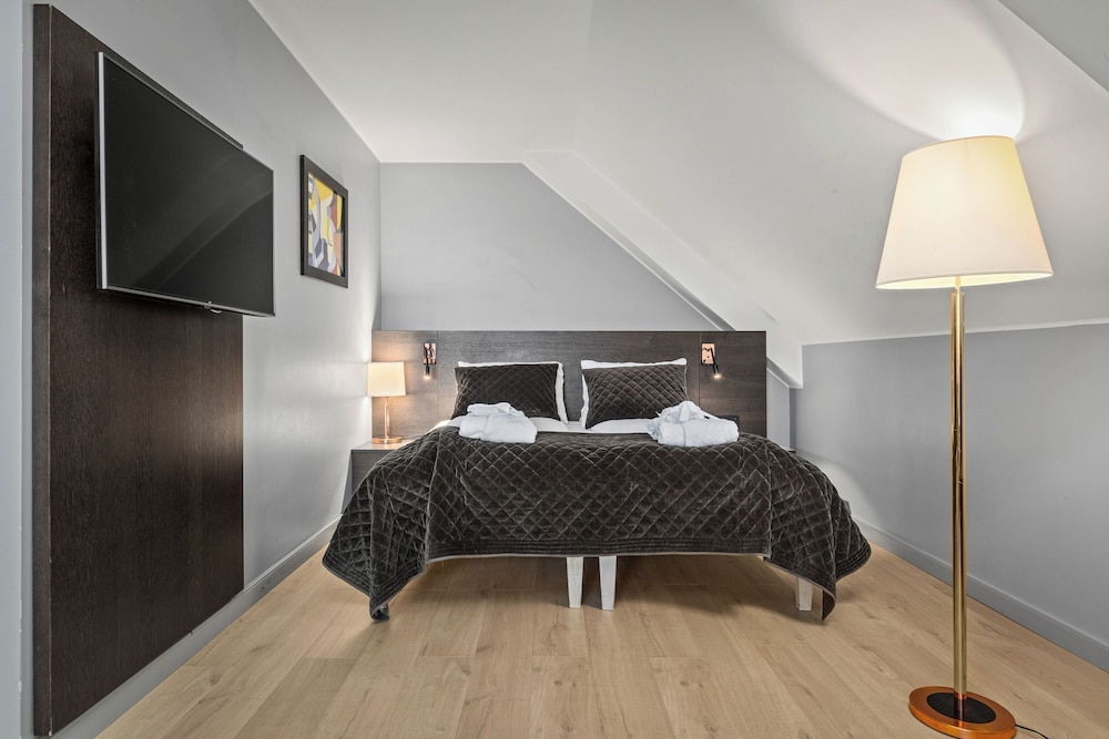 Junior Suite, Non Smoking - Photo 2