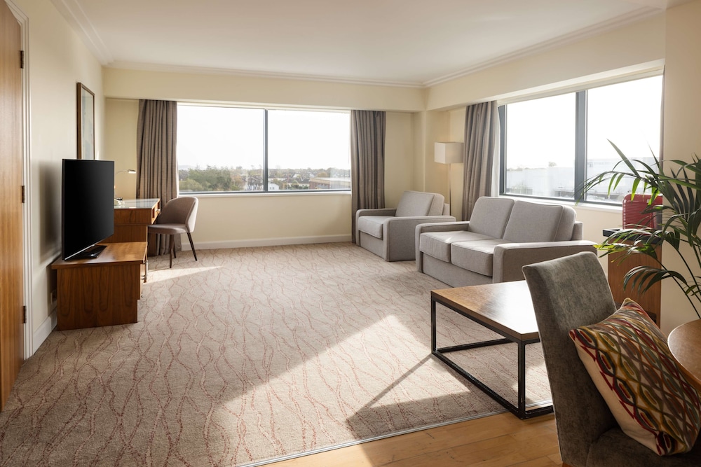 Suite, 1 King Bed, Non Smoking photo 3