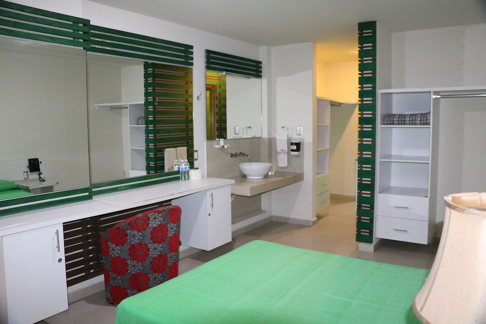 Basic Room, 1 Double Bed, Non Smoking photo 3