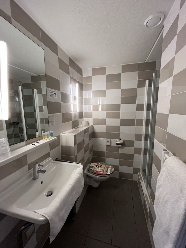 Deluxe Double or Twin Room with Balcony photo 2