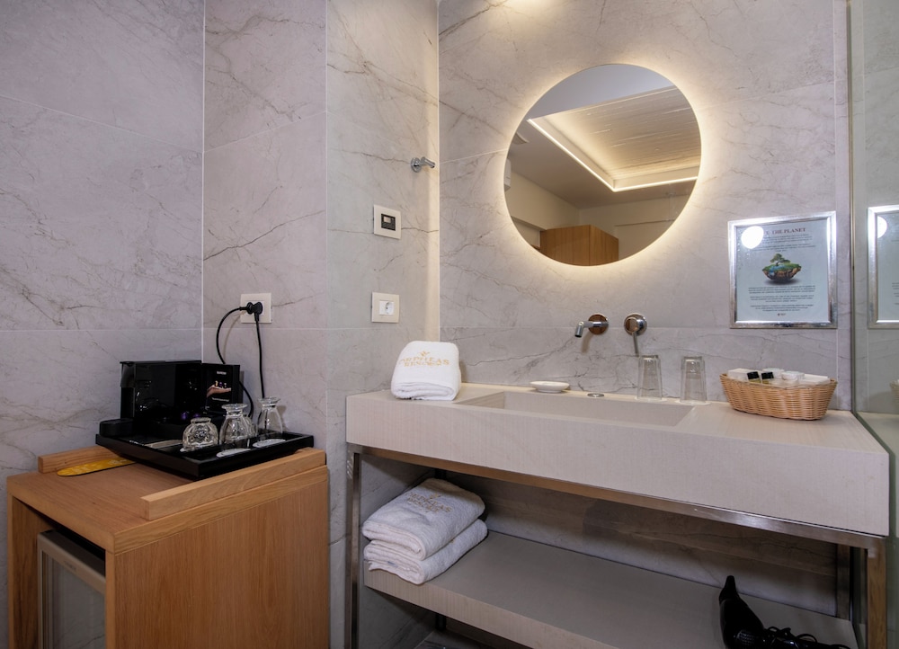 Superior Double Room, Partial Ocean View - Photo 7