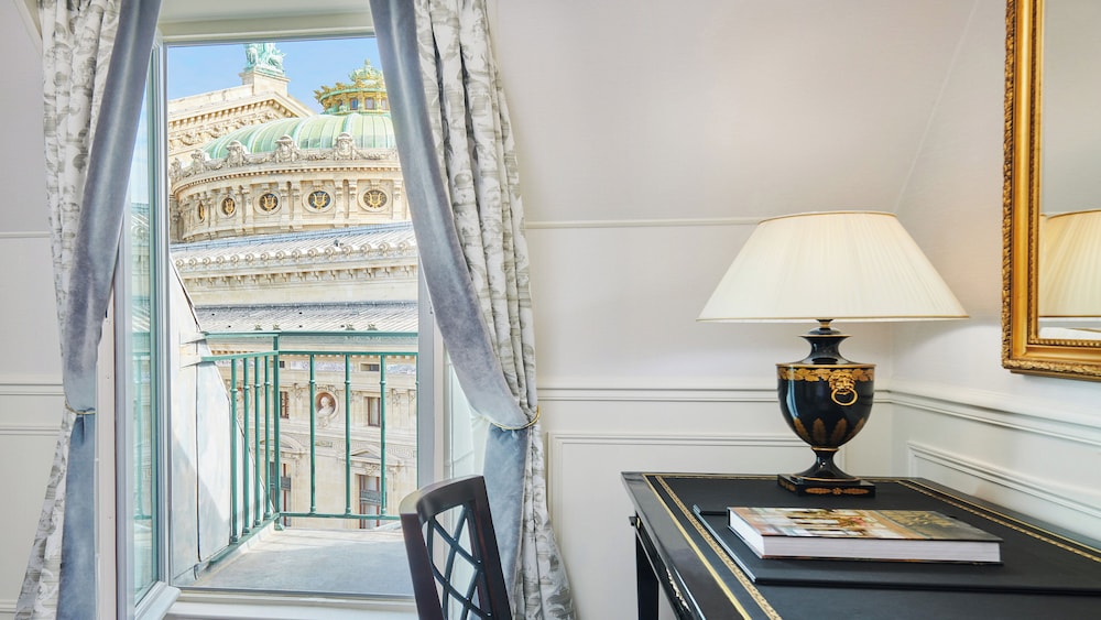 Suite, 1 Bedroom, Balcony (Opera View)