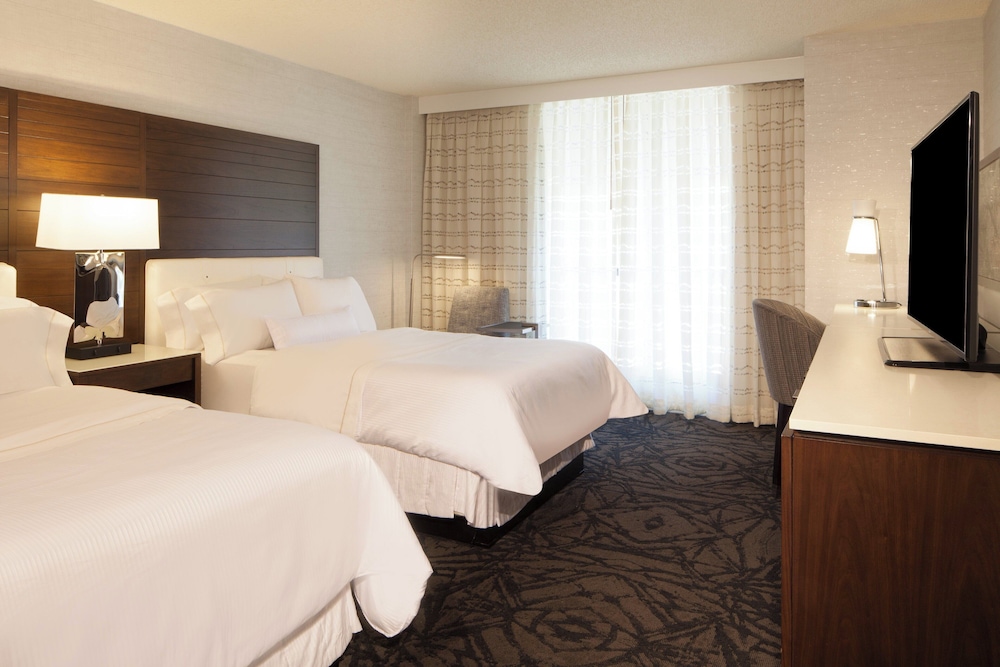 Room, 2 Double Beds (Mobility/Hearing Access, Roll-In Shwr) - Photo 4