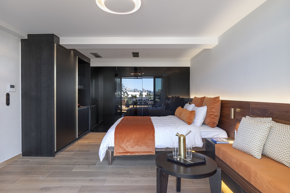 Exclusive Studio Suite, Hot Tub, City View photo 2