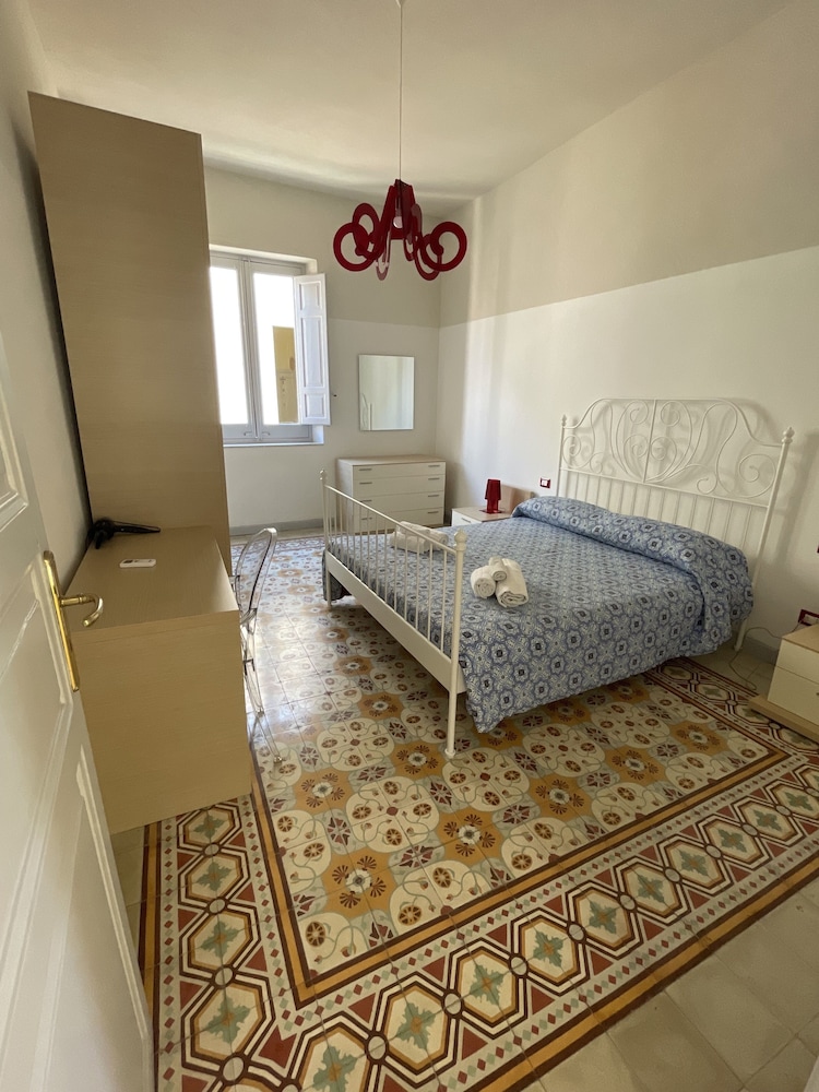 Basic Apartment photo 3