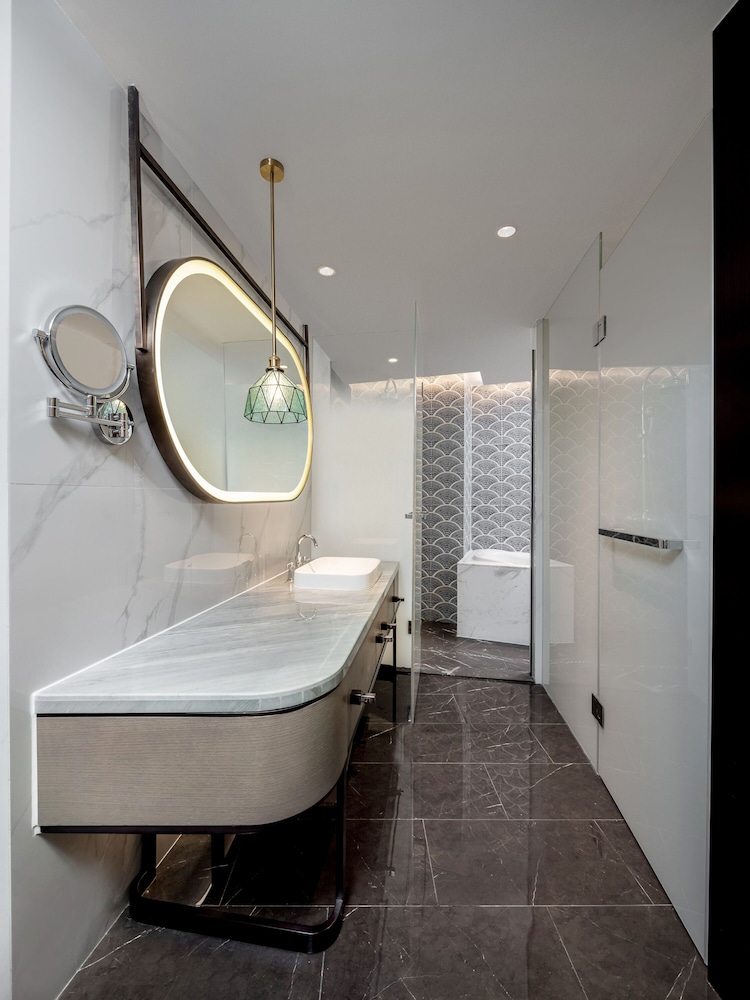 Luxury Queen Bed Room photo 3