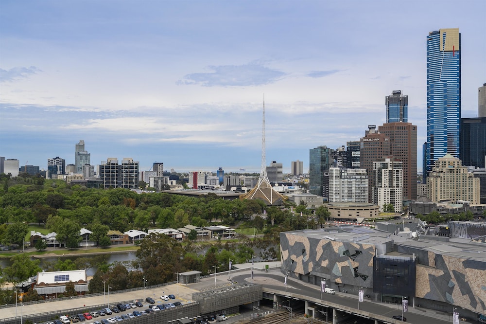 Premier Two Bedroom Apartment with View - Photo 15