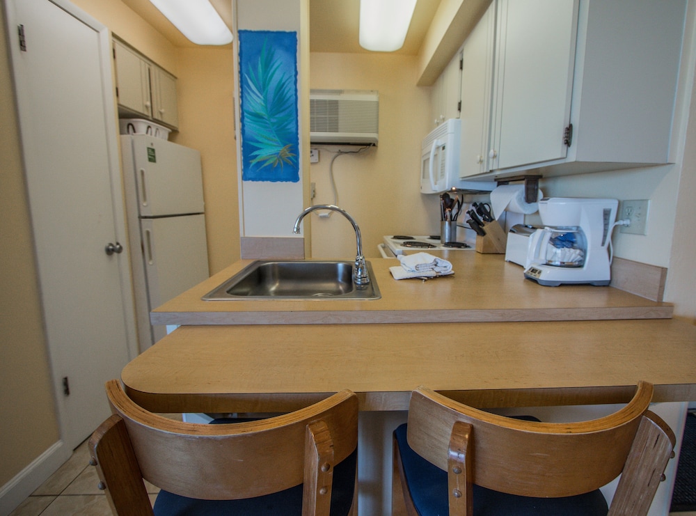 Condo, 1 Bedroom, Balcony, Ocean View (Windward) photo 2