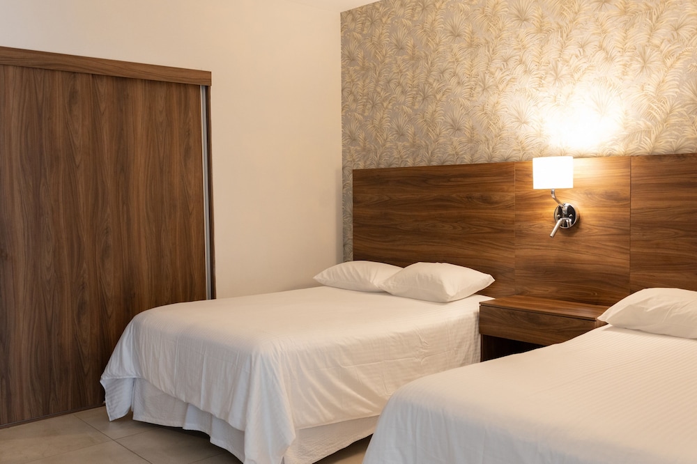 Standard Suite, 2 Double Beds photo 1