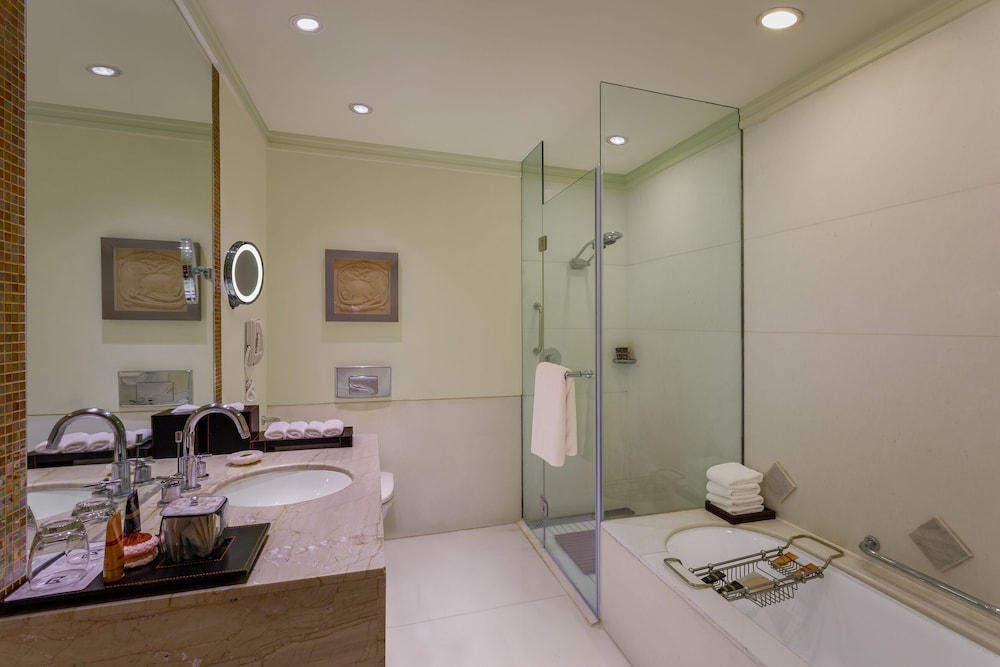 Deluxe Suite/Tower Suite photo 3