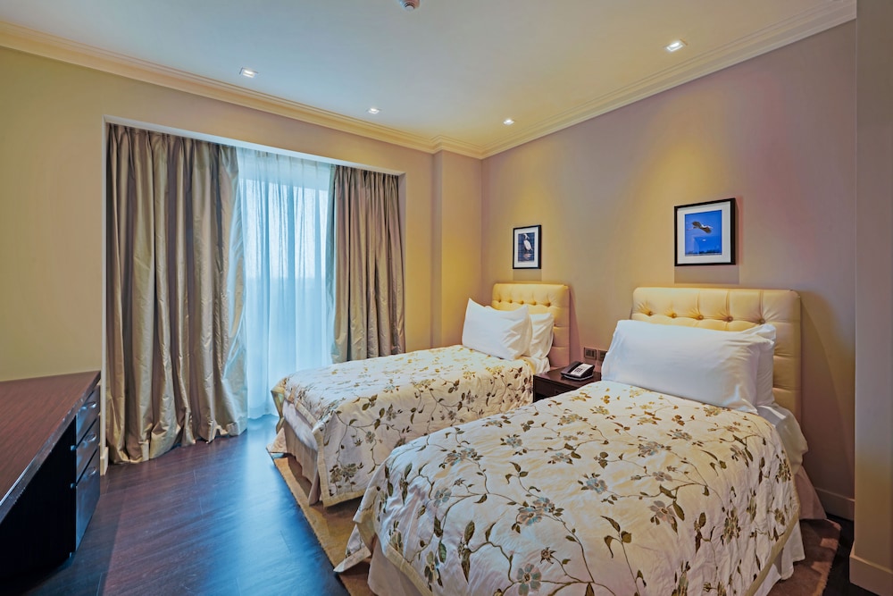 House, Multiple Beds, City View - Photo 4