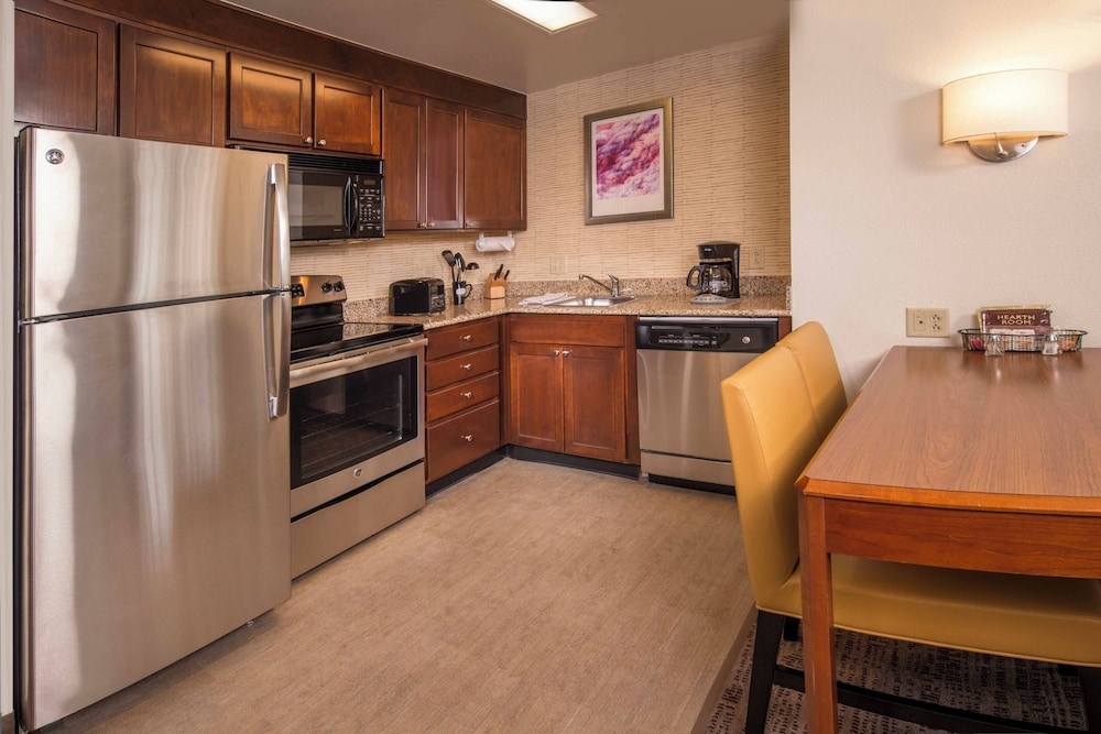 Suite, 2 Bedrooms - Photo 4