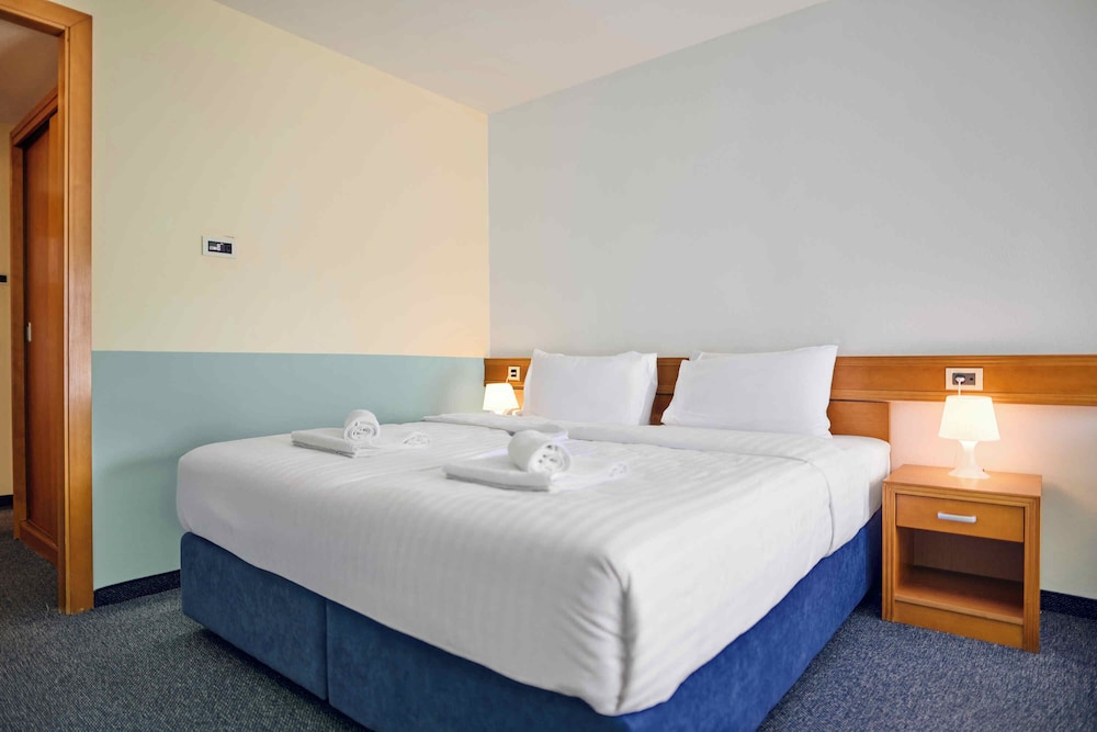 Standard Double or Twin Room - Photo 6