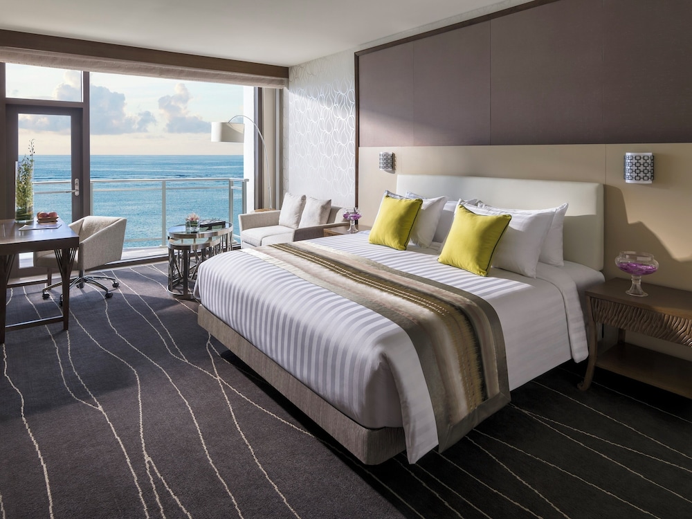 Premier Room,1King Bed,Oceanfront- Children(6-11 yrs old) will incur additional charge for breakfast photo 1