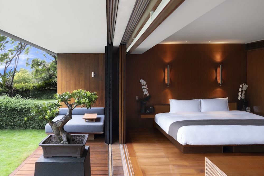 Suite, Bathtub, Courtyard View, 1F photo 2