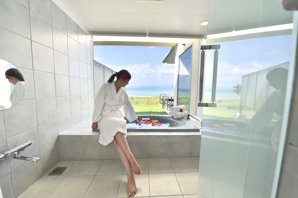 Ocean View Suite - Photo 2