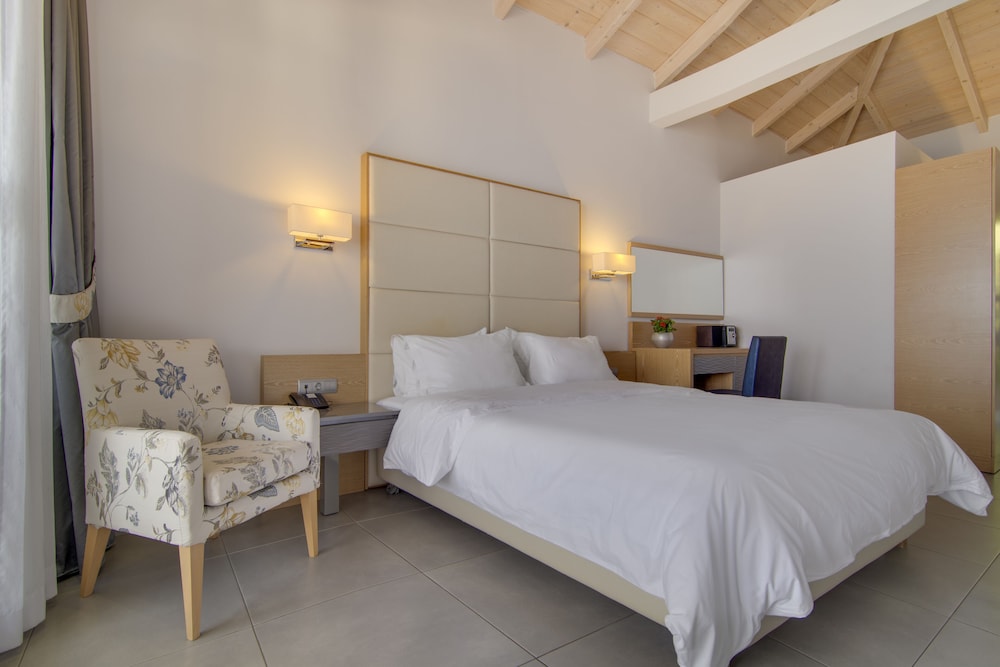 Superior Double Room with Balcony and Sea View - Photo 18