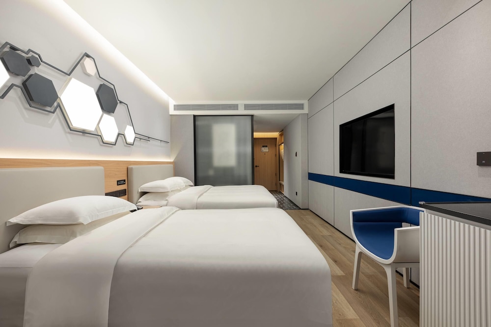 Family Room, Multiple Beds, Non Smoking (Deluxe)