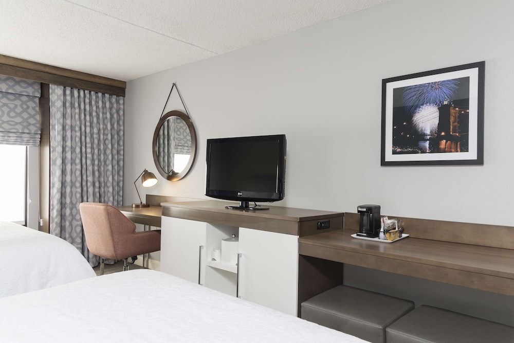 Standard Room, 1 Double Bed, Accessible, Non Smoking - Photo 5