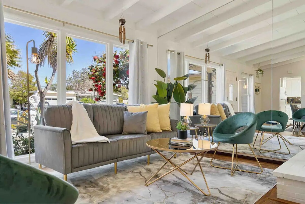 Classic House photo 1