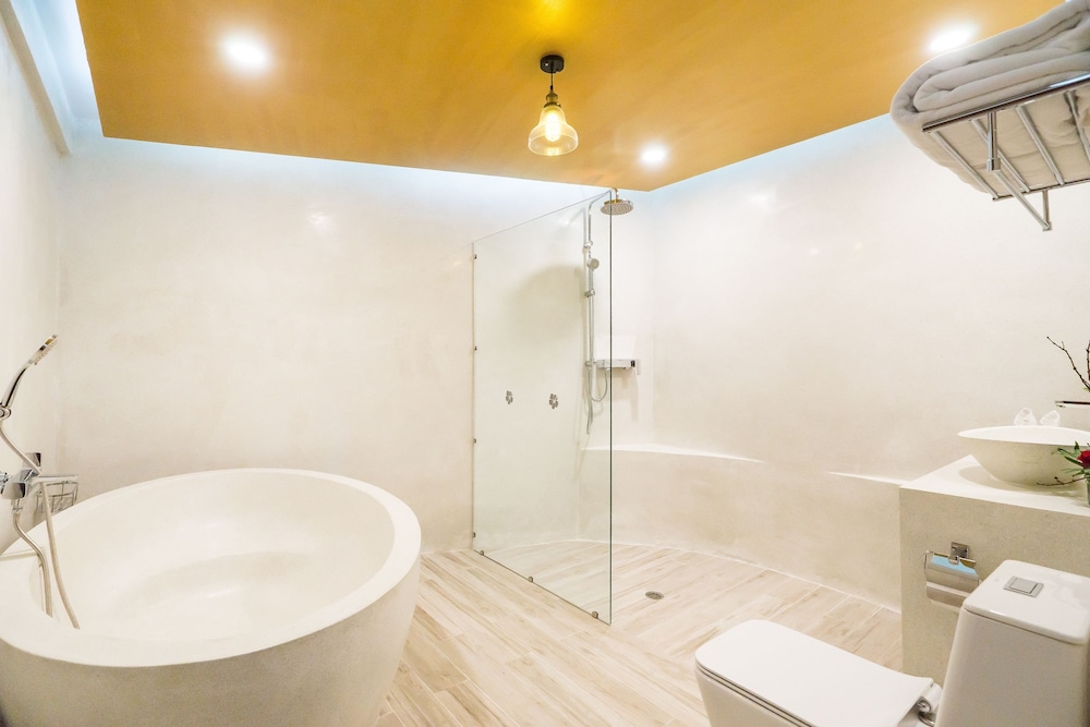 Ocean View Pool Access Villa - Photo 13