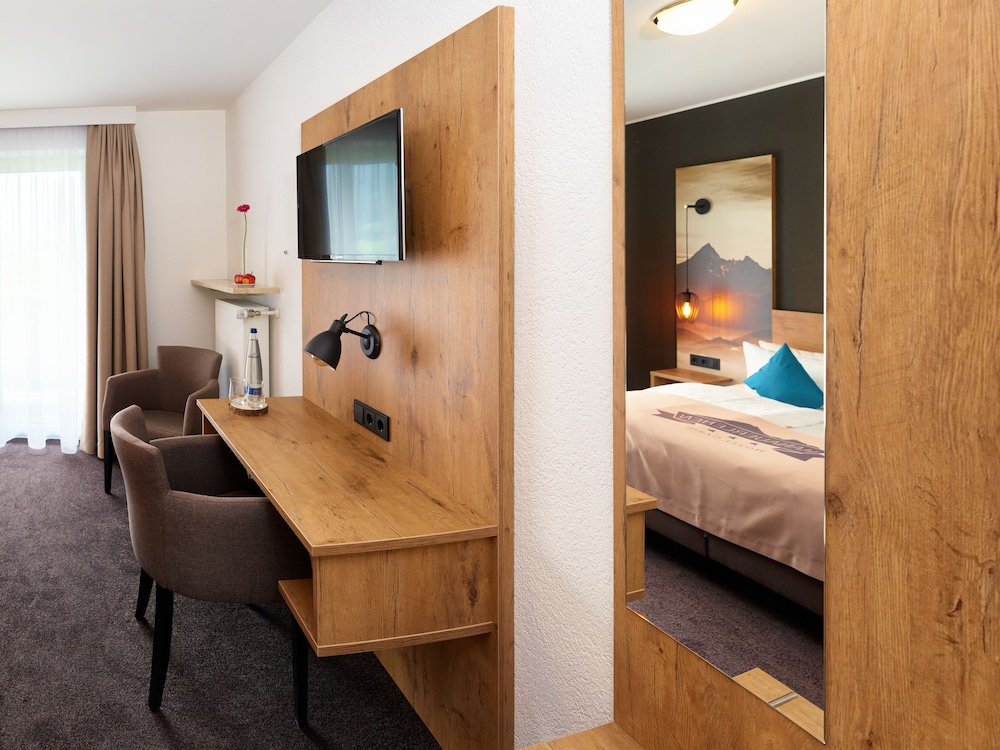 Basic Double Room, Non Smoking, Mountain View photo 2