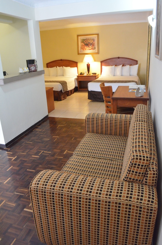 Junior Suite, 2 Double Beds - Photo 3