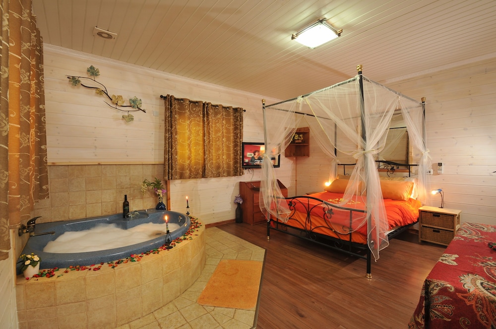 Standard Cabin, 1 Bedroom, Jetted Tub, Garden View photo 1