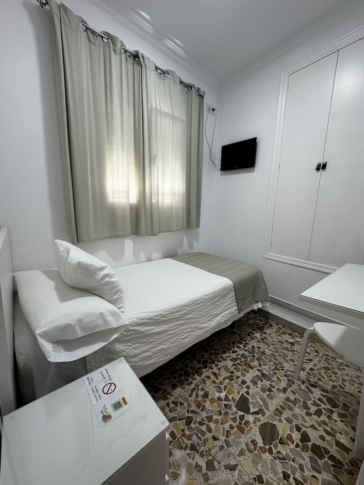 Single Room photo 2
