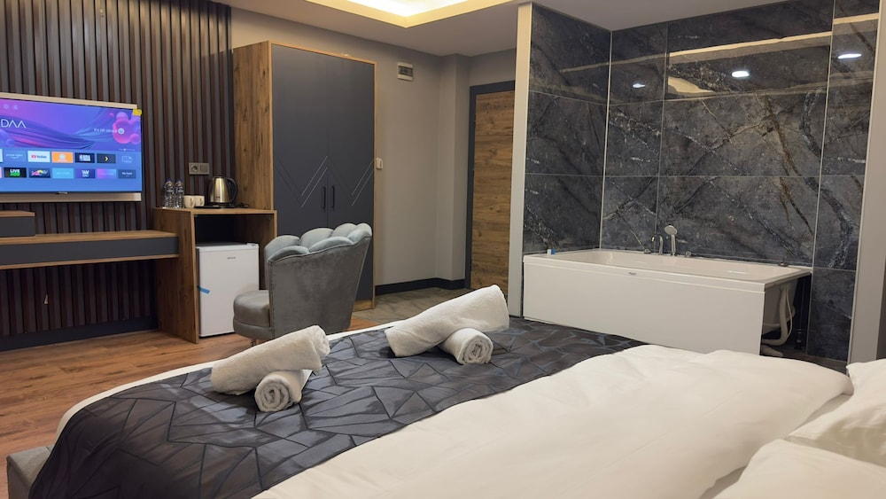 Deluxe Room, City View