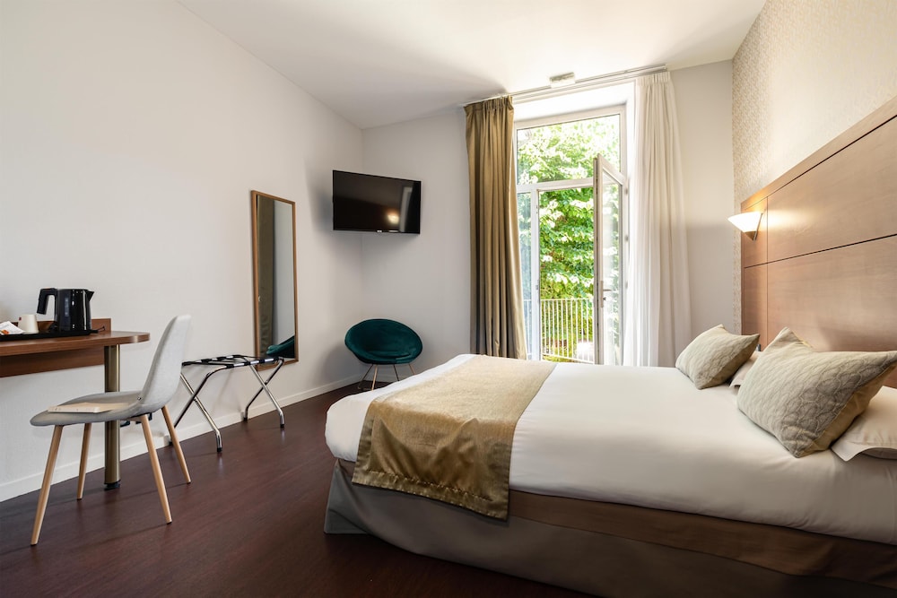 Comfort Room, 1 King Bed, Non Smoking, Garden View
