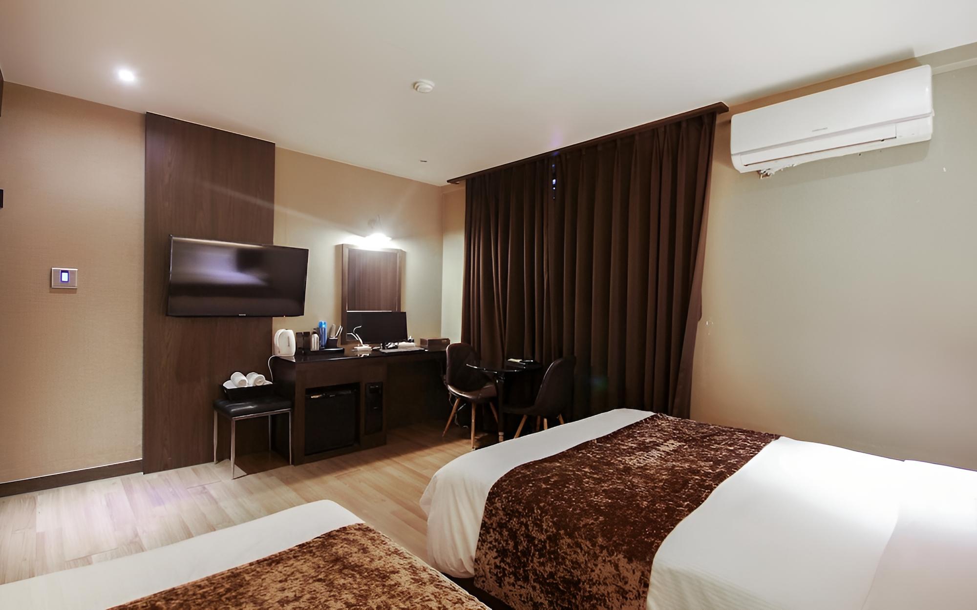 Room (Special Room (Double & Single)) - Photo 1