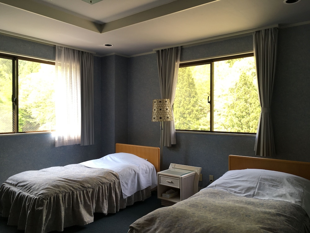 Japanese Western Style Room A 35sqm (Private Bathroom, Mount Fuji and Lake Shoji View), Non Smoking photo 2