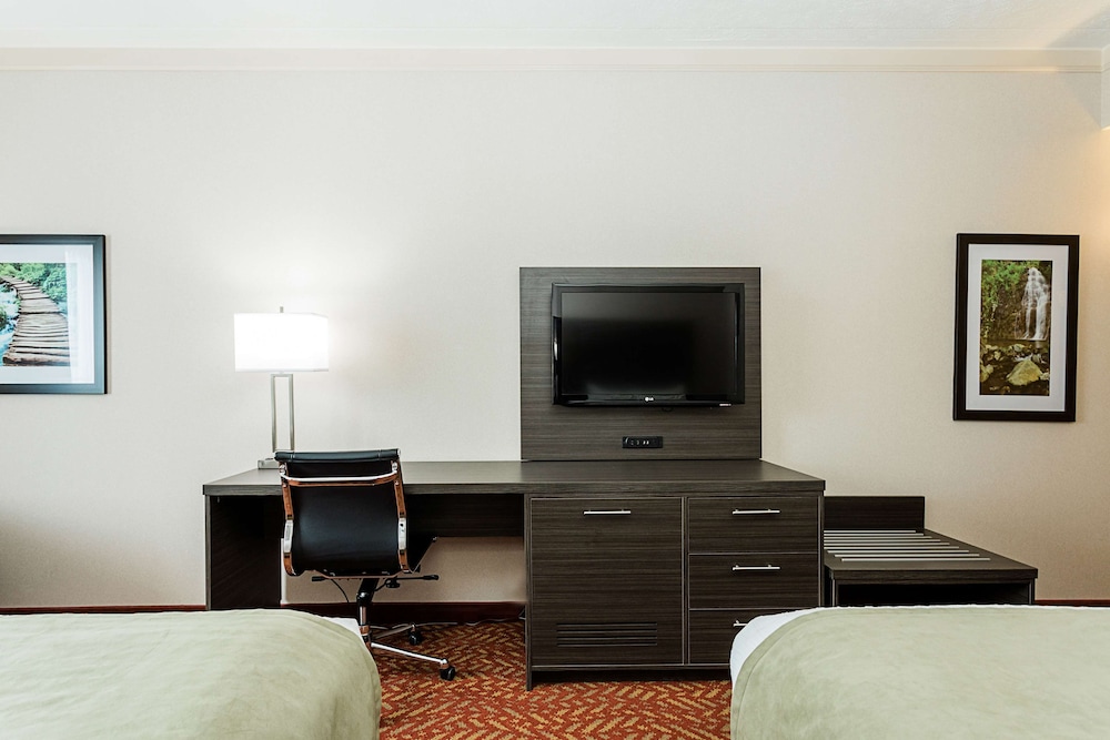 Standard Room, 2 Queen Beds, Refrigerator & Microwave, Tower (Larger Room) photo 1