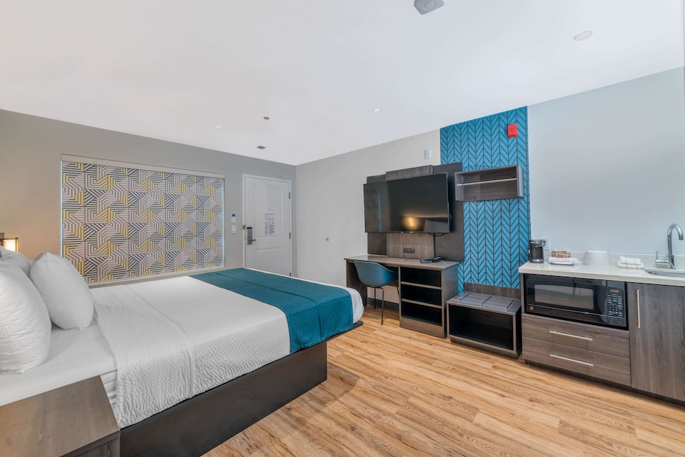 Standard Room, 1 King Bed, Non Smoking, Kitchen