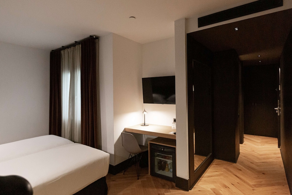 Twin Guest Room