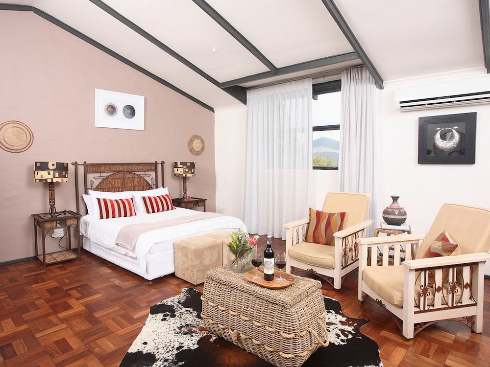 Standard Room, 1 Queen Bed photo 3