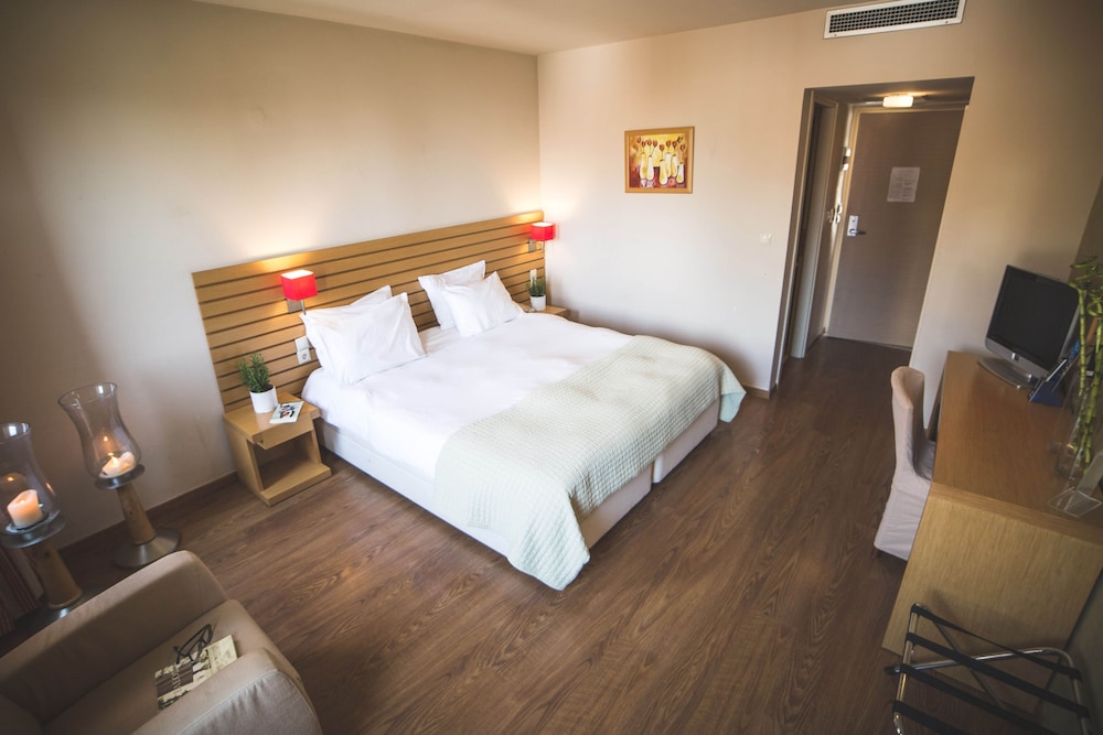 Modern Double or Twin Room with Mountain View - Photo 6