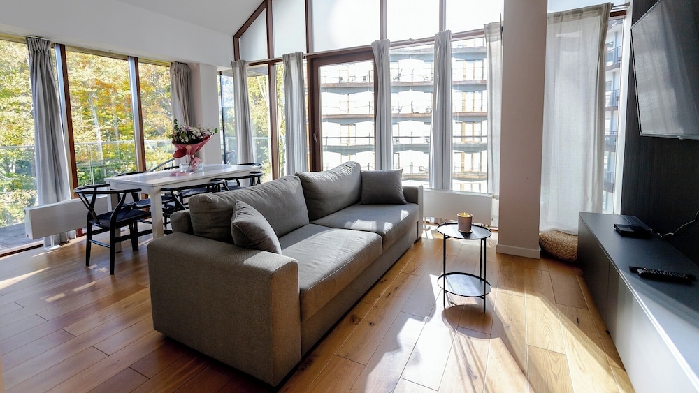 Apartment (261)