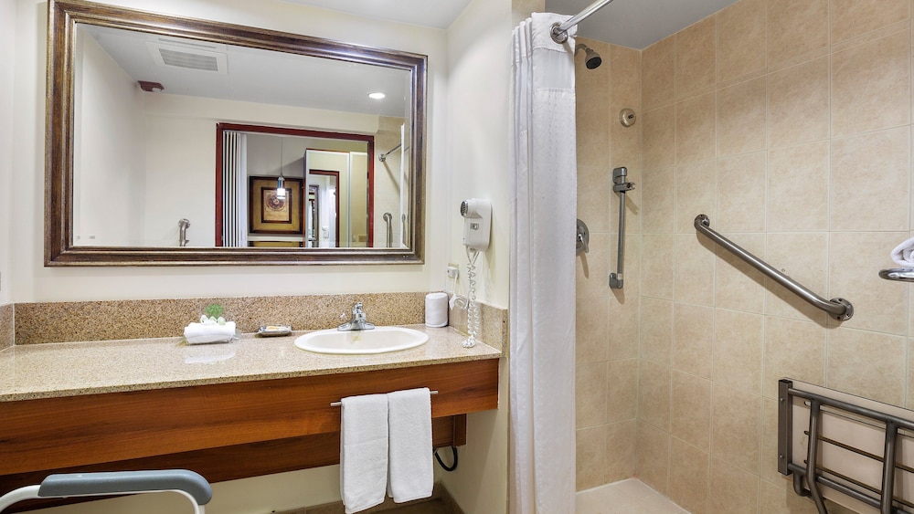 Standard Room, 2 Double Beds, Accessible - Photo 7