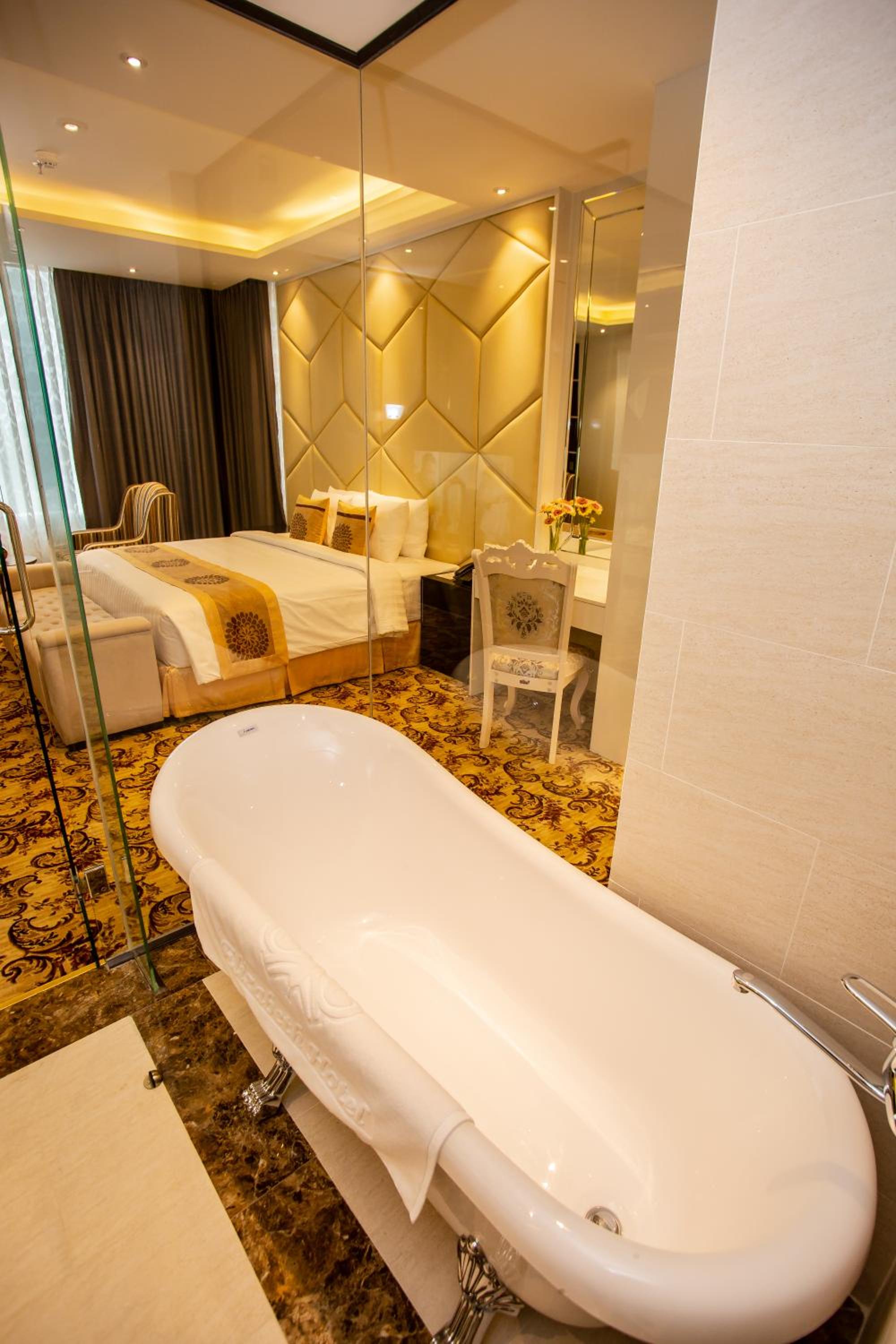 King Suite photo 3