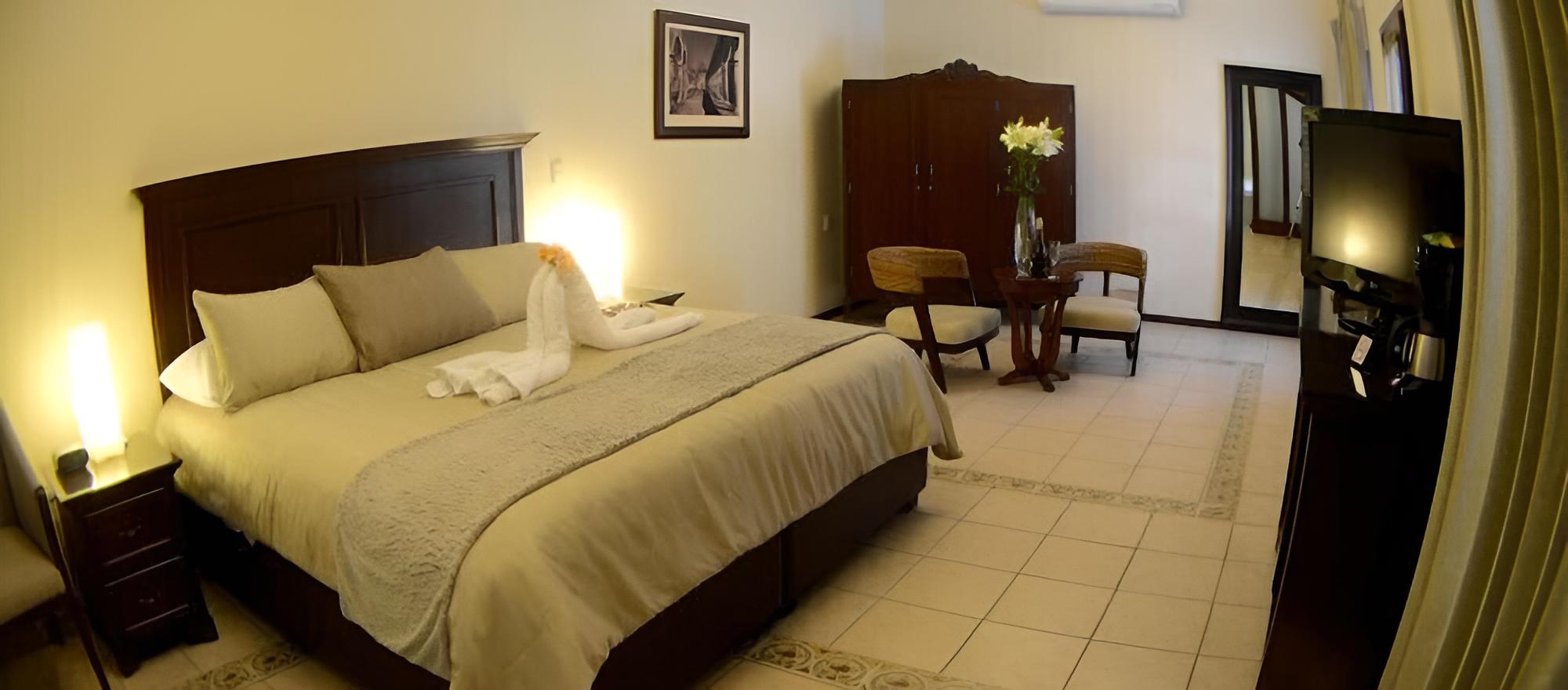 Deluxe Suite, 1 King Bed photo 3