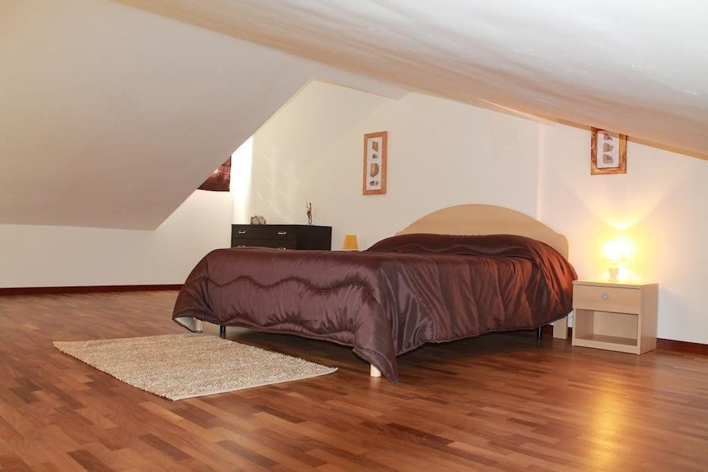 Basic House, 2 Bedrooms, Mountain View photo 2