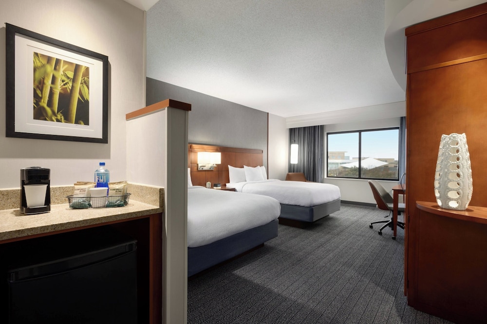 Room, 2 Queen Beds - Photo 1