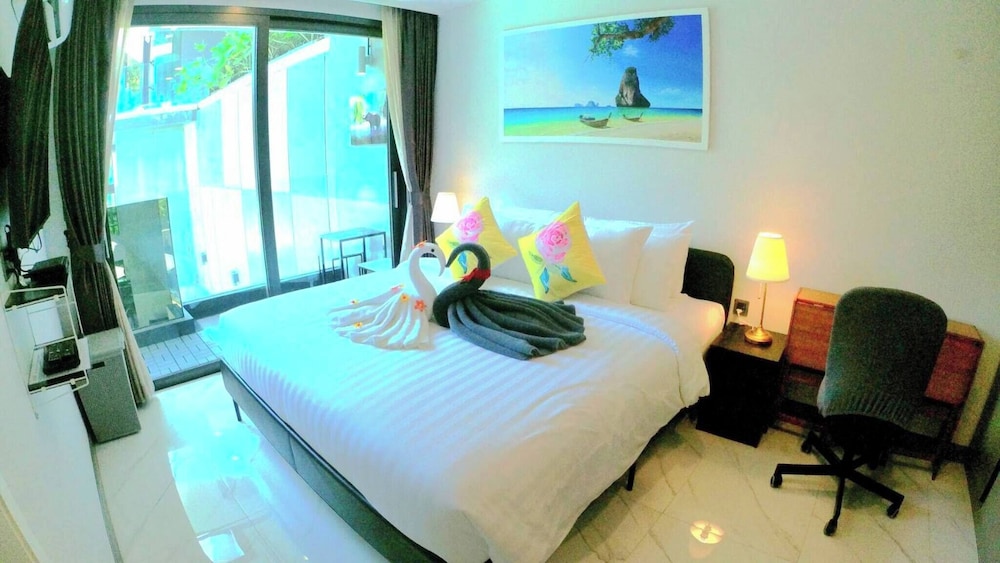 Apartment, 1 Bedroom, Balcony, Pool View
