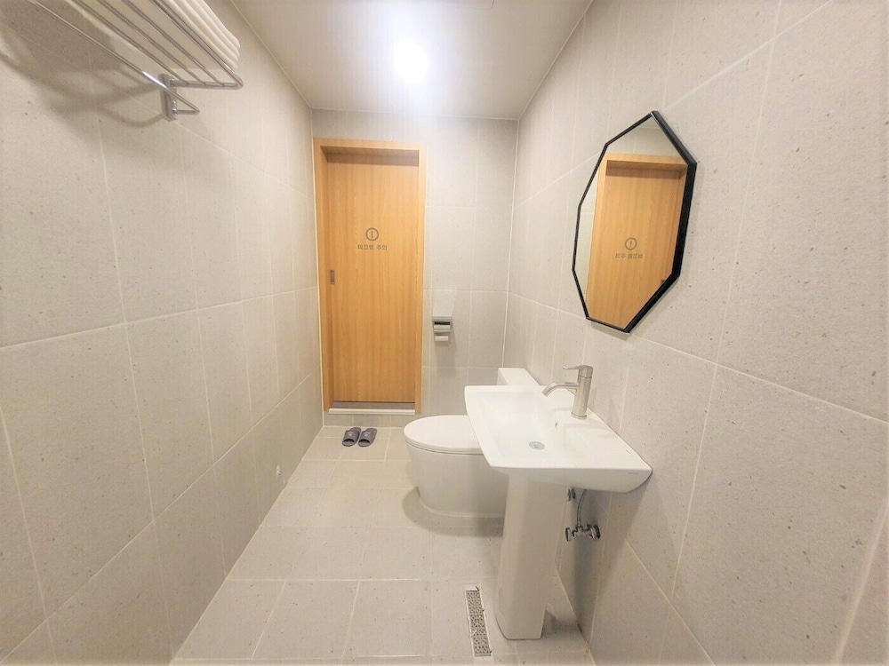 Deluxe Double Room - Photo 9
