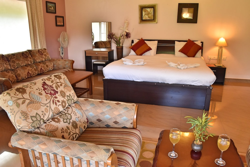 Luxury Double Room, 1 King Bed, Patio, Mountain View