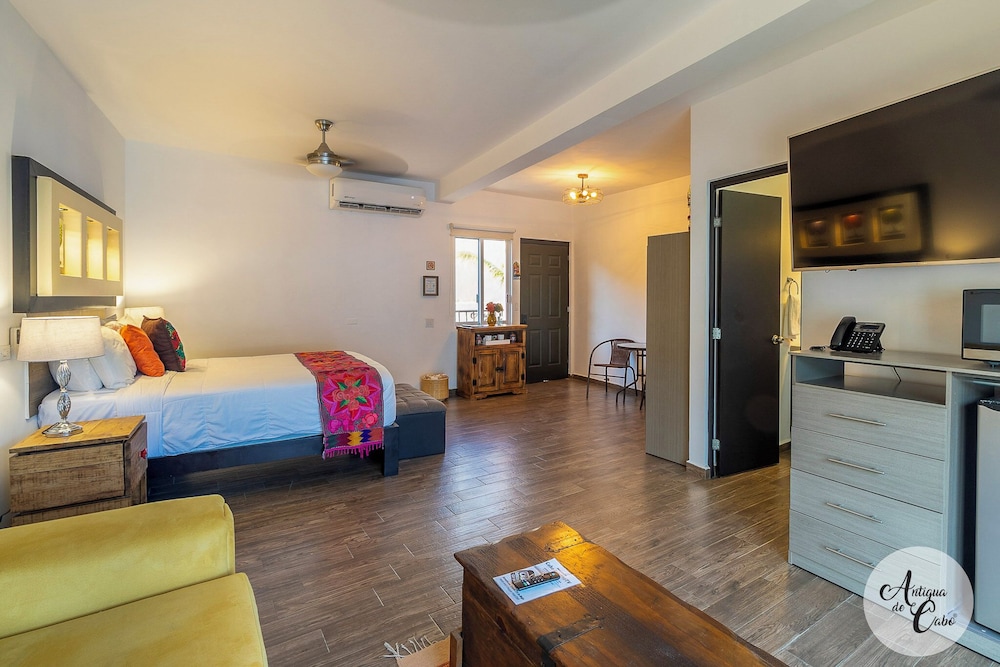 Comfort Studio, 1 Queen Bed with Sofa bed, Pool Access photo 3